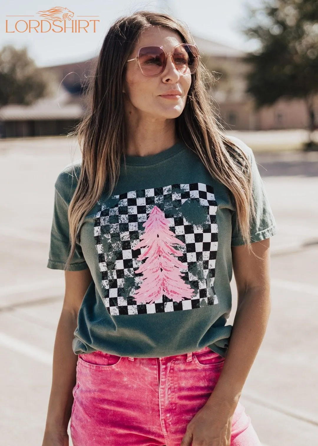 Comfort Colors Retro Checkered Christmas Tree T-shirt Pink